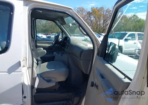 2001 Ford E-350 Super Duty Commercial/Recreational z USA, uszkodzony, nr VIN 1FTSE34L11HB25656